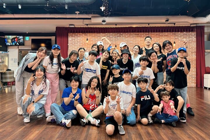 Shuffle Dance in Tokyo: Intermediate Class with a TikTok Pro in Shinjuku photo 2