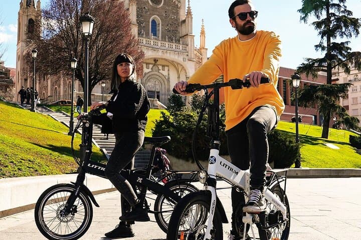 Ride Madrid: E‑Bike Rental Through Chueca, Retiro & Gran Vía