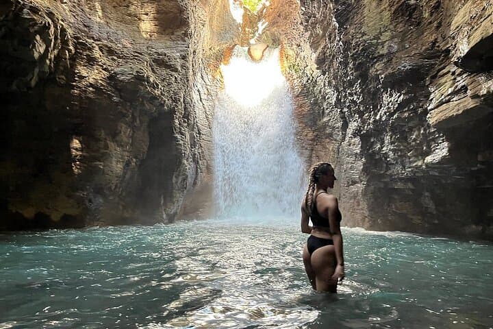 La Leona Waterfall Tubing from Tamarindo: Private Jungle Tubing & Casado Lunch