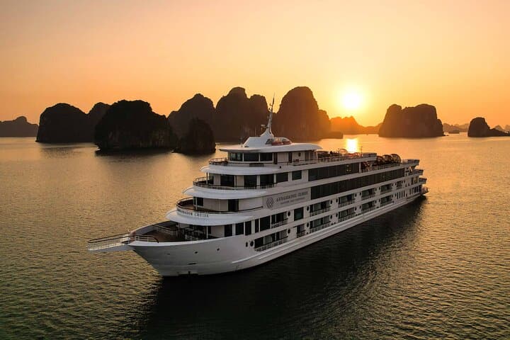 Boss Cruise Full-Day Halong Bay: Sung Sot Cave, Titov Island & Luon Cave photo 4