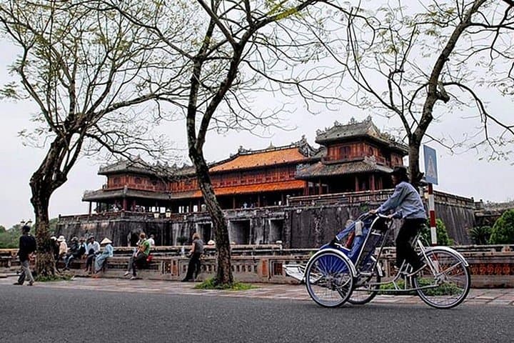 Hue Evening Cyclo Food Tour and Perfume River Folk Music Experience photo 3