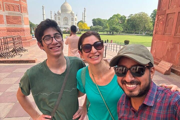 Private Taj Mahal Day Trip From Delhi by Car — Full-Day Agra Highlights