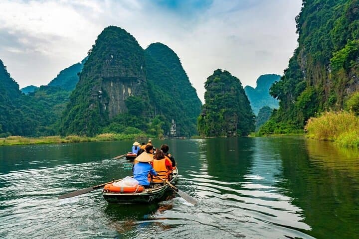 Full-Day Ninh Binh: Bai Dinh, Trang An Boat Trip & Mua Cave Hike from Hanoi