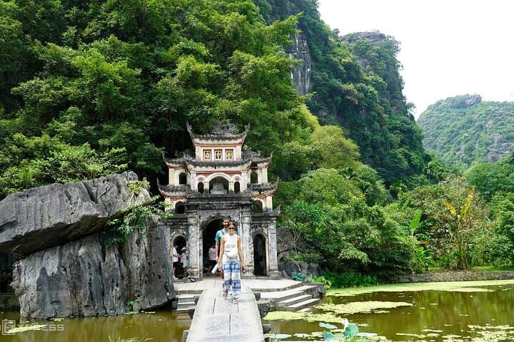 Ninh Binh Day Trip from Hanoi: Tam Coc, Mua Cave & Bich Dong Guide