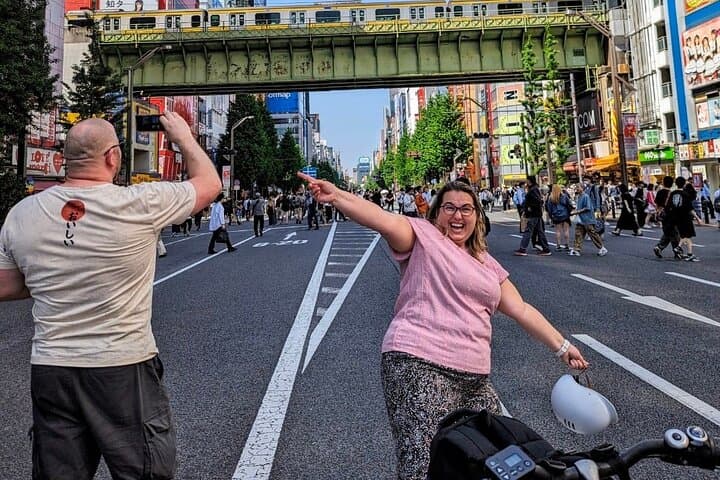 E-Bike Tokyo: 3-Hour Deep Inside Cycle Tour of Marunouchi, Akihabara & the Imperial Palace photo 2