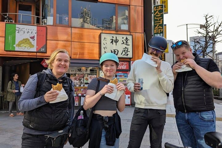 E-Bike Tokyo: 3-Hour Deep Inside Cycle Tour of Marunouchi, Akihabara & the Imperial Palace photo 4