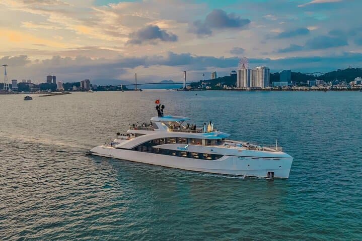 Halong Nighttime Magic — Sunset Yacht Dining & Bay Views photo 3