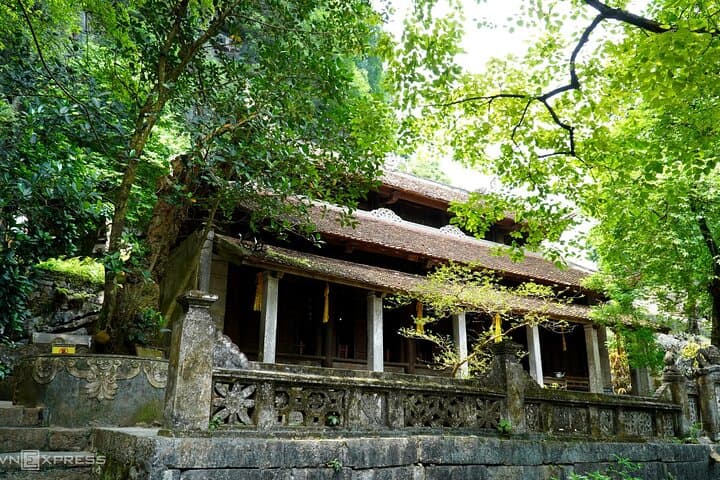 Ninh Binh Day Trip from Hanoi: Tam Coc, Mua Cave & Bich Dong Guide photo 6