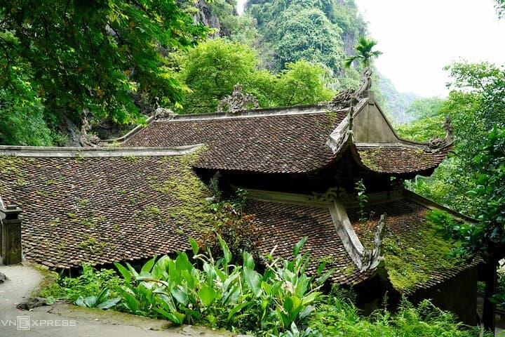 Ninh Binh Day Trip from Hanoi: Tam Coc, Mua Cave & Bich Dong Guide photo 5