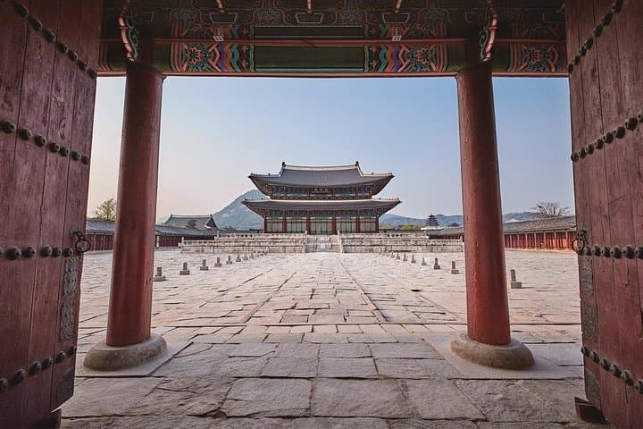 Hanbok at Gyeongbokgung: Palace Walk, Insadong Stroll & Traditional Dessert photo 2