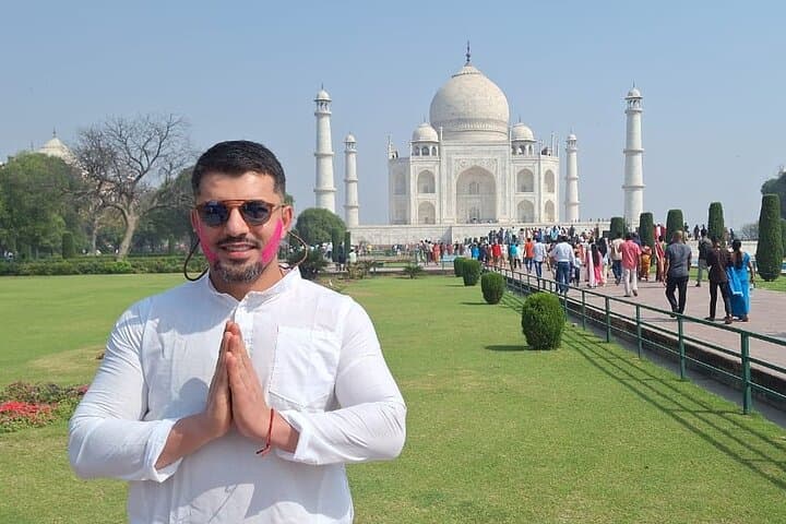 Taj Mahal Day Tour from Aerocity: Sunrise Visit to Agra from Delhi