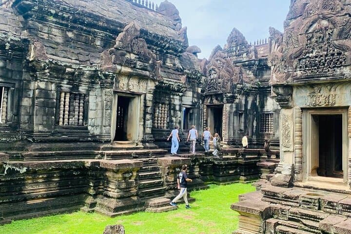 Kbal Spean Trek & Banteay Srei: River of a Thousand Lingas Trek from Siem Reap photo 2