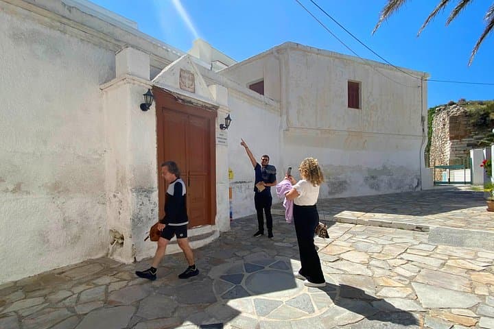 Naxos Family Mythology Treasure Hunt: Castle Walk & Food Stops photo 3