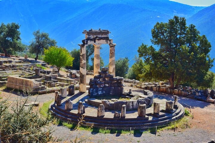Delphi Private Day Tour from Athens: Visit the Oracle, Museum & Arachova