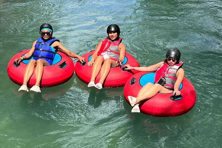 Montego Bay River Tubing & Dunn's River Falls Private Tour photo 5