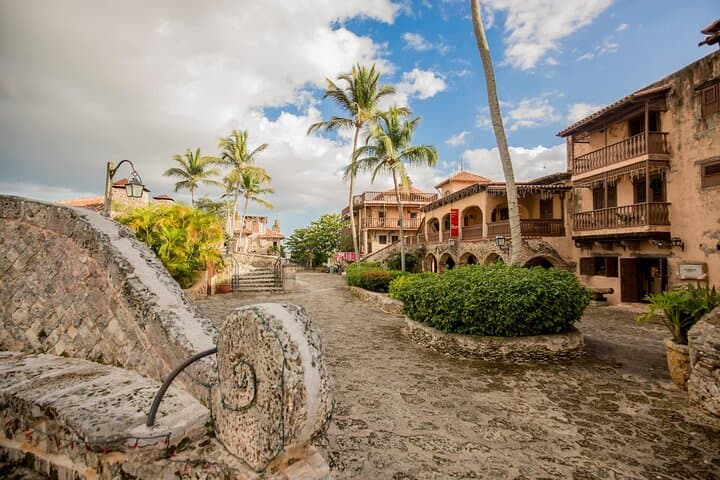 Catalina Island Snorkel and Altos de Chavón Day Tour — Snorkel Coral Reefs and Explore a Mediterranean-Style Village photo 4