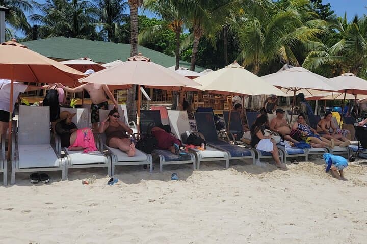 Roatán West Bay Snorkeling & Mayan Eden Eco-Park — Private Tour with Monkeys and Sloths photo 3