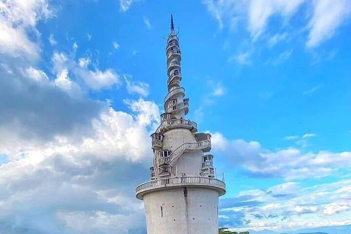 Ampuluwawa Tower Day Extension from Kandy: Tea Trails and Panoramic Peaks