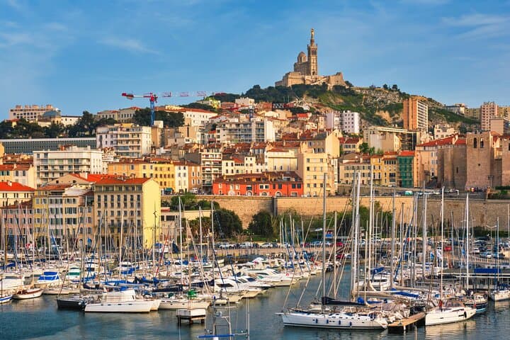 Marseille Scavenger Hunt: Self-Guided Highlights Tour of Vieux-Port and Le Panier