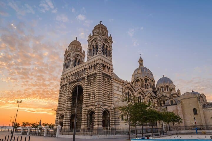 Marseille Scavenger Hunt: Self-Guided Highlights Tour of Vieux-Port and Le Panier photo 3