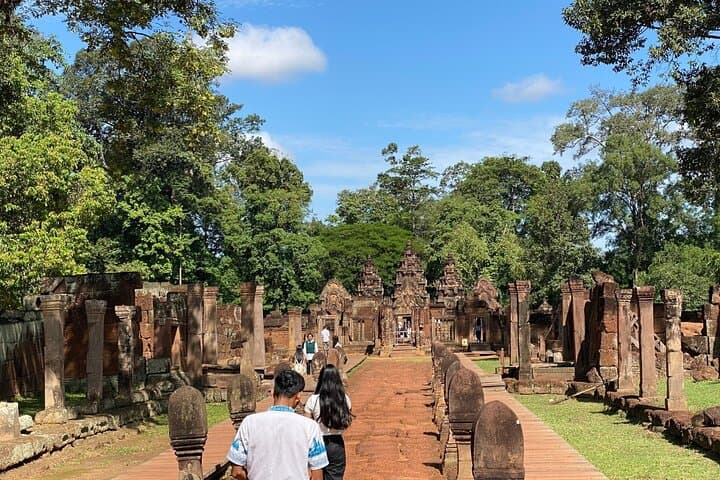 Kbal Spean Trek & Banteay Srei: River of a Thousand Lingas Trek from Siem Reap photo 3