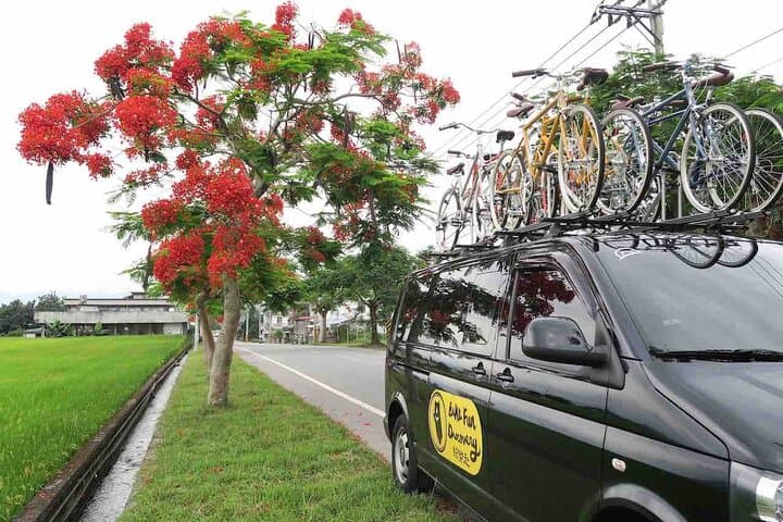Cycling Support Van in Taiwan: 7-Person Bicycle Nanny from Taipei photo 3