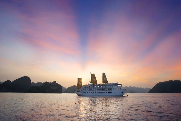Margaret Cruise: 2-Day Halong Bay Explorer from Hanoi