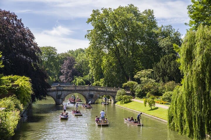 Cambridge & Medieval England Day Tour from London — Punting, Colleges & Saffron Walden photo 3