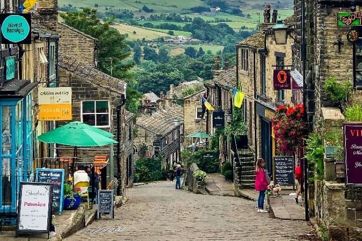 Yorkshire Dales and Brontë Country Day Tour from Manchester