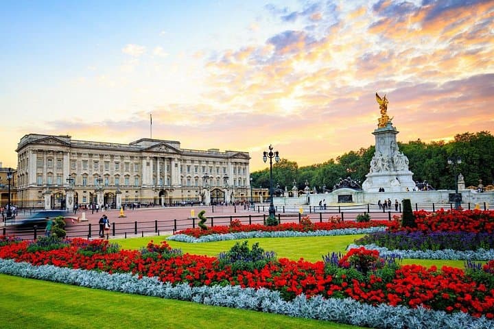Full-Day Panoramic Driver-Guided Tour of London — Private Mercedes Vito Experience photo 1