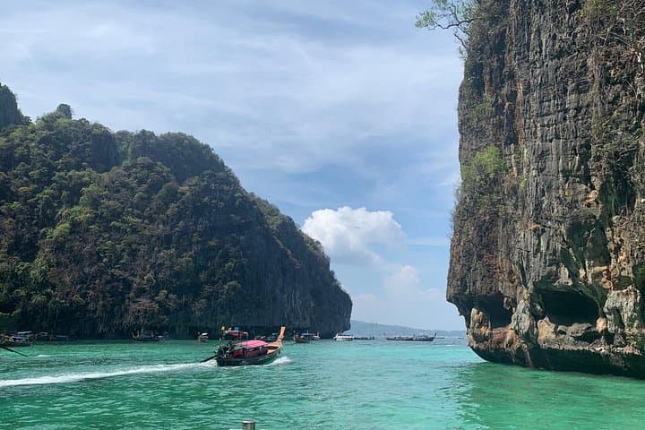 Phi Phi Speedboat Adventure: Maya Bay, Pileh Lagoon and Bamboo Island Day Tour photo 5