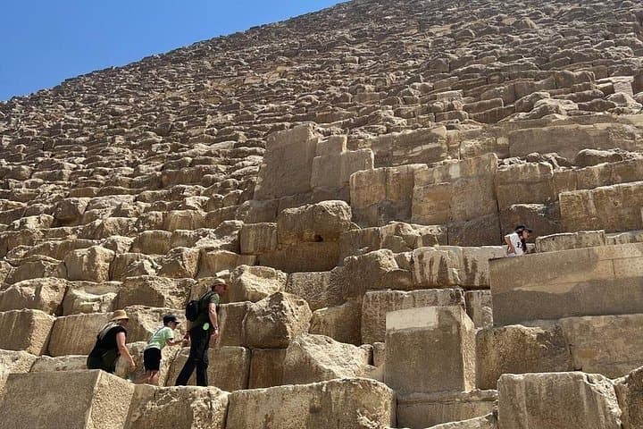 Cairo in a Day: Full-Day Tour from Hurghada to the Pyramids, Sphinx & Egyptian Museum photo 2