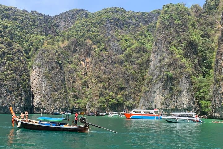 Phi Phi Speedboat Adventure: Maya Bay, Pileh Lagoon and Bamboo Island Day Tour photo 2