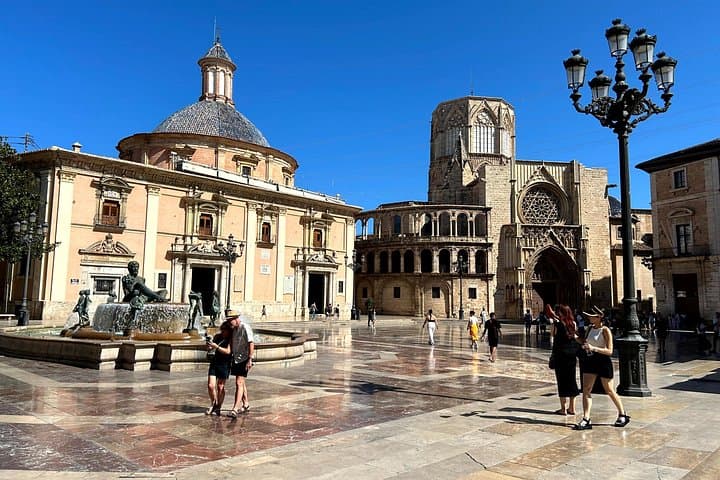 Valencia City Highlights: Guided Bike & E-Bike Tour of Historic Sights photo 5