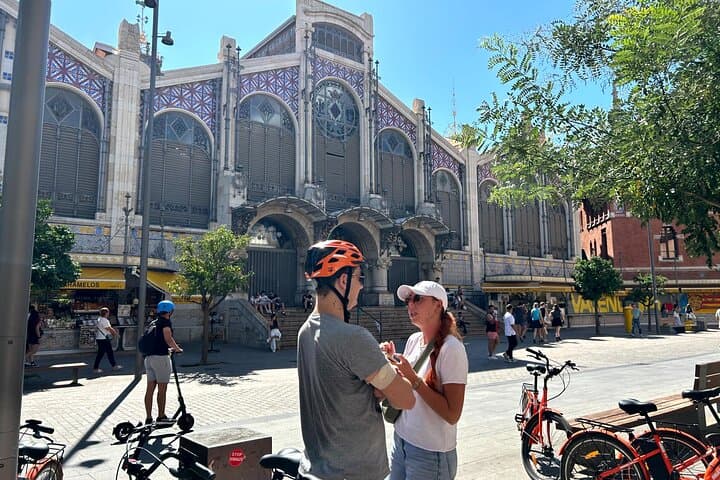 Valencia City Highlights: Guided Bike & E-Bike Tour of Historic Sights