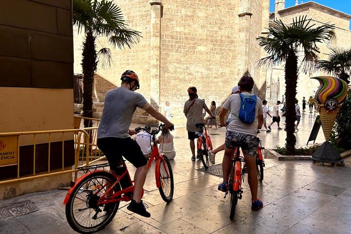 Valencia City Highlights: Guided Bike & E-Bike Tour of Historic Sights photo 3