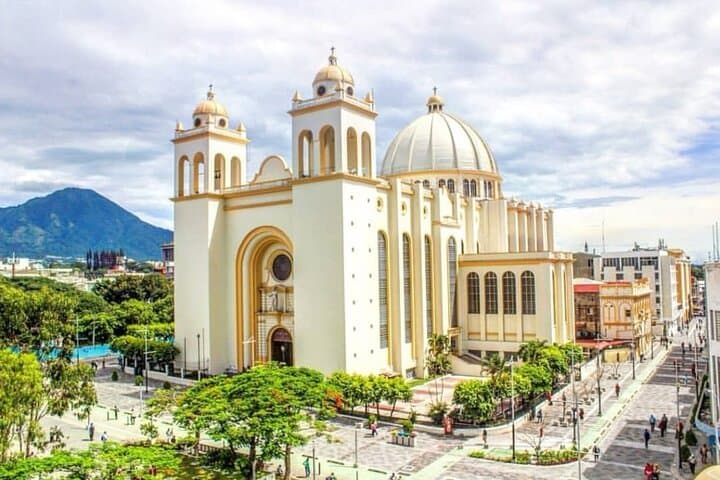 San Salvador Full-Day: Historic City Sights and El Boquerón National Park with Rainbow Slide photo 3