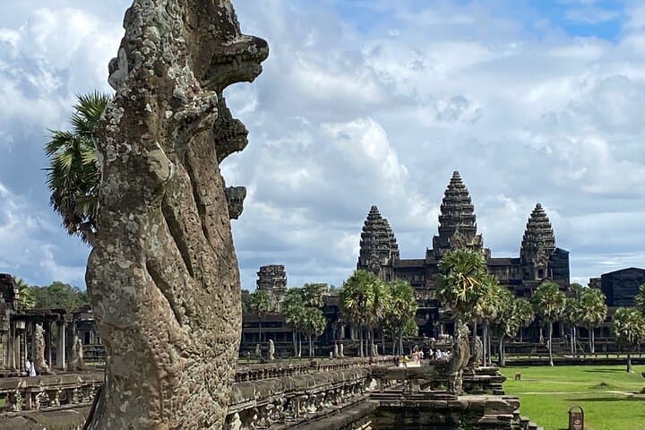 Private Jeep Sunset Tour: Angkor Wat, Angkor Thom & Phnom Bakheng (Half Day) photo 2
