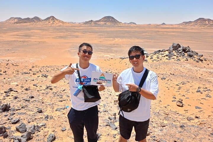 Two-Day Black and White Desert Jeep Adventure from Cairo
