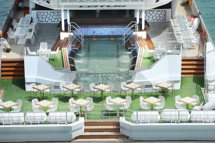 Sunset Luxury Lotus Cruise: Dubai Marina to Palm and Atlantis with Five-Star Buffet photo 6