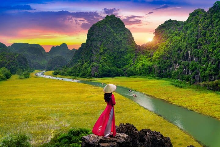 Full-Day Ninh Binh: Hoa Lu & Tam Coc Luxury Tour from Hanoi photo 4