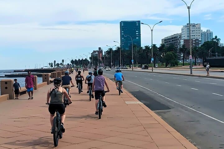 Montevideo Bike Tour for Cruise Passengers: Rambla & Historic City Ride photo 3