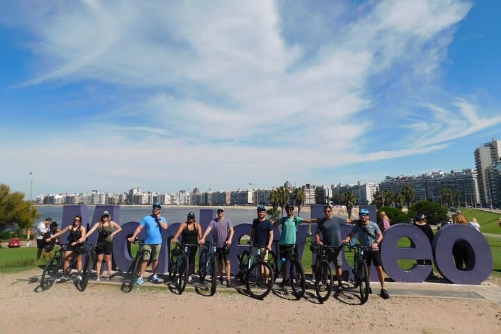 Montevideo Bike Tour for Cruise Passengers: Rambla & Historic City Ride