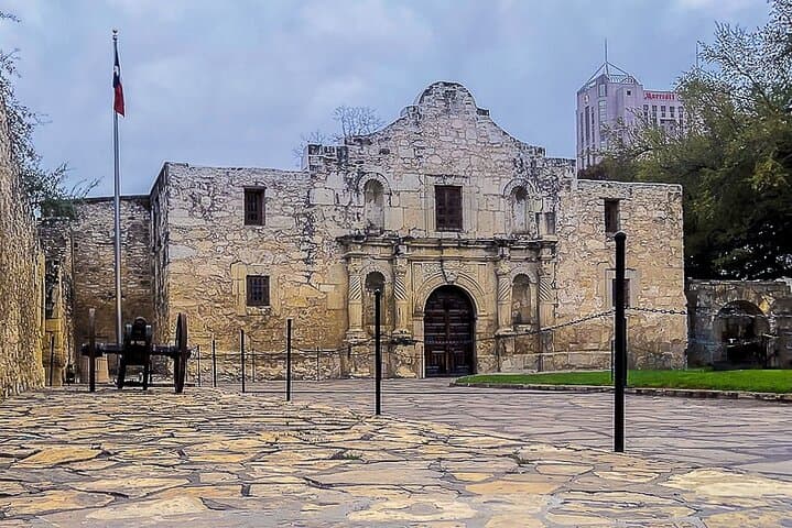 San Antonio Alamo & Cathedral Legends Small-Group Walking Tour: River Walk Stories and City Secrets photo 4
