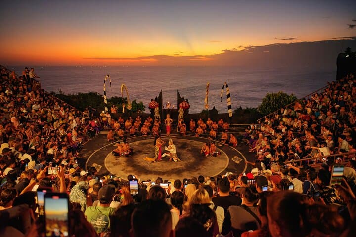 Uluwatu Sunset & Kecak Fire Dance: Cliffside Temple Tour