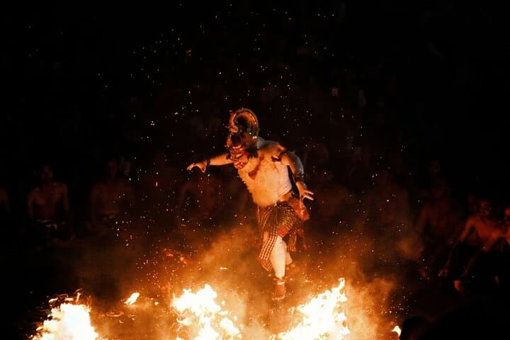 Uluwatu Sunset & Kecak Fire Dance: Cliffside Temple Tour photo 2