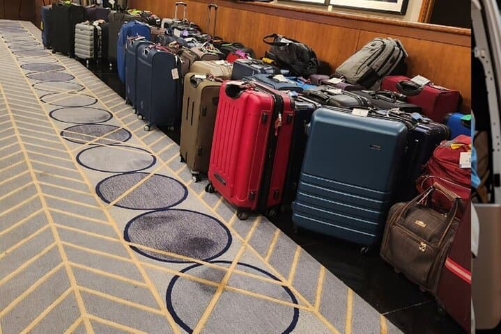 Travel Light Through Chicago: Same-Day Airport Luggage Delivery & Storage photo 2