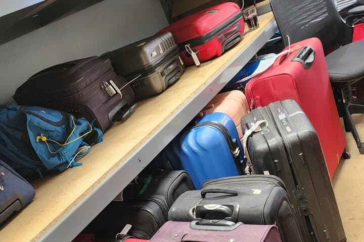 Travel Light Through Chicago: Same-Day Airport Luggage Delivery & Storage photo 4