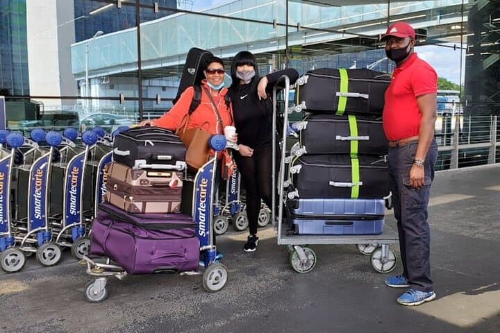 Travel Light Through Chicago: Same-Day Airport Luggage Delivery & Storage photo 5