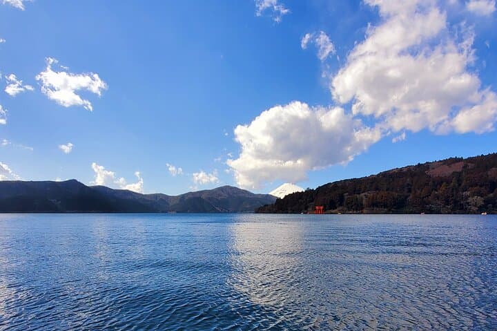 2-Day Tokyo to Mount Fuji & Hakone Private Tour — Chureito Pagoda, Lake Ashi & Hakone Ropeway photo 6